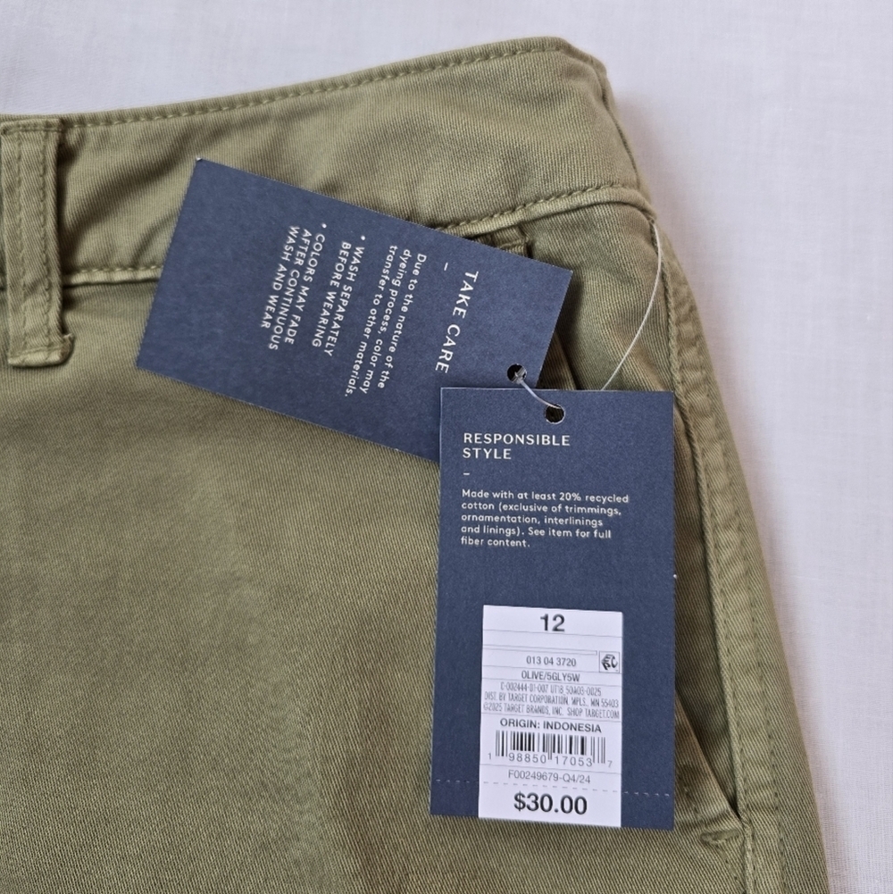 Universal Thread▪️Mid-Rise Straight Leg Relaxed Chino Pants in Olive Green - Picture 9 of 9